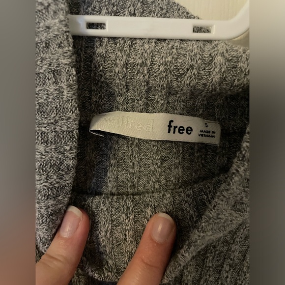 Aritzia ribbed mock neck sweater - Picture 3 of 3